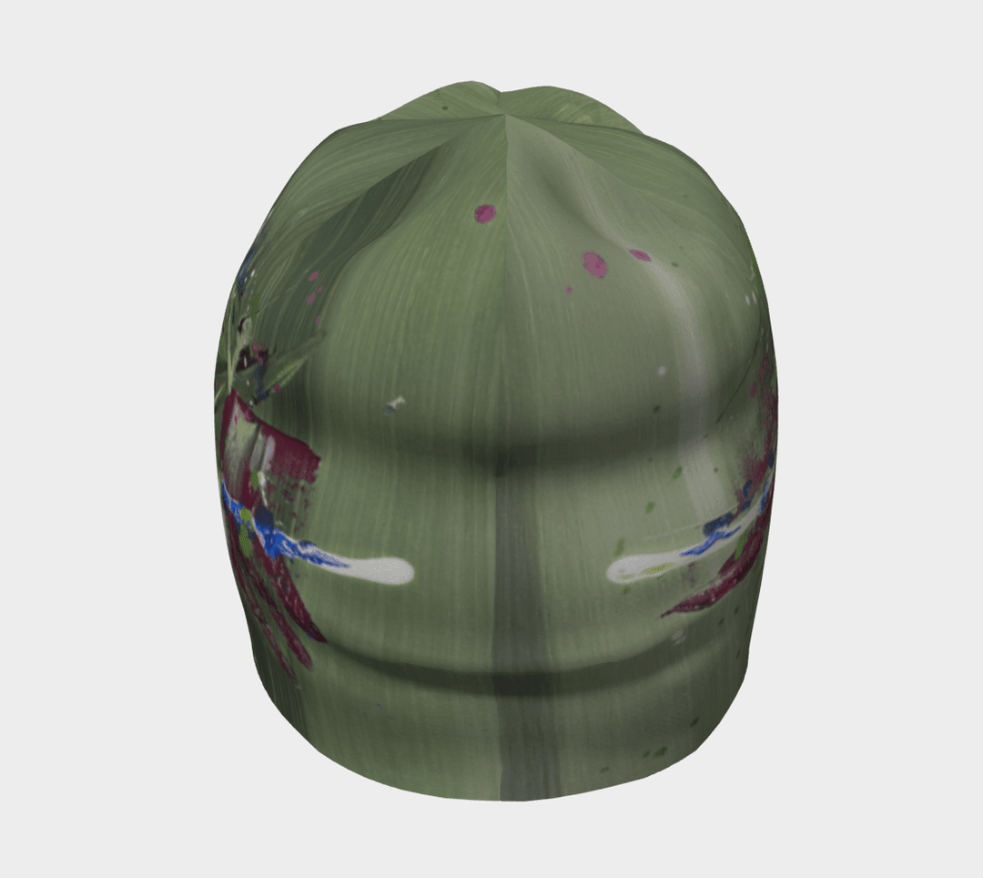 Tuque verte à motif abstrait vue de face sur fond blanc.