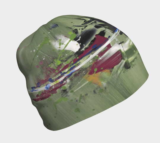 Tuque verte à motif abstrait montrée de côté sur fond blanc.