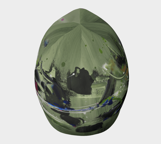 Vue de dessus de la tuque verte à motif abstrait sur fond blanc.