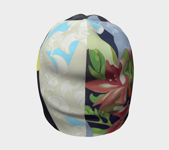 Vue de dessus de la tuque motif corbeau abstrait montrant des motifs abstraits contrastés
