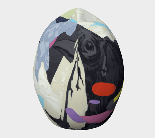Vue complète de la tuque motif corbeau abstrait avec des formes audacieuses noires et colorées