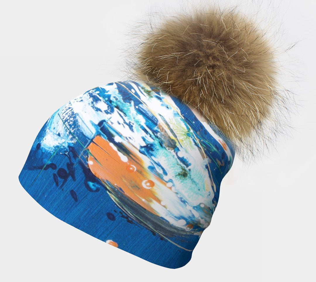 Gros plan de la tuque bleue aux couleurs d&