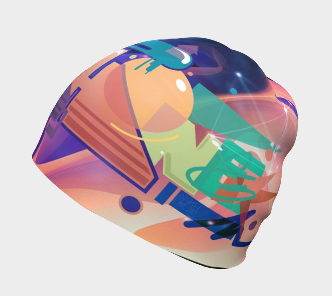 Une tuque Galaxie colorée avec un dégradé rose et orange, vue de côté sur fond neutre.