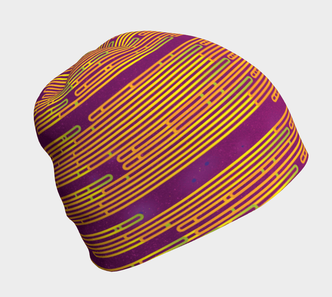Tuque magenta à rayures abstraites jaunes et vertes vue de côté.