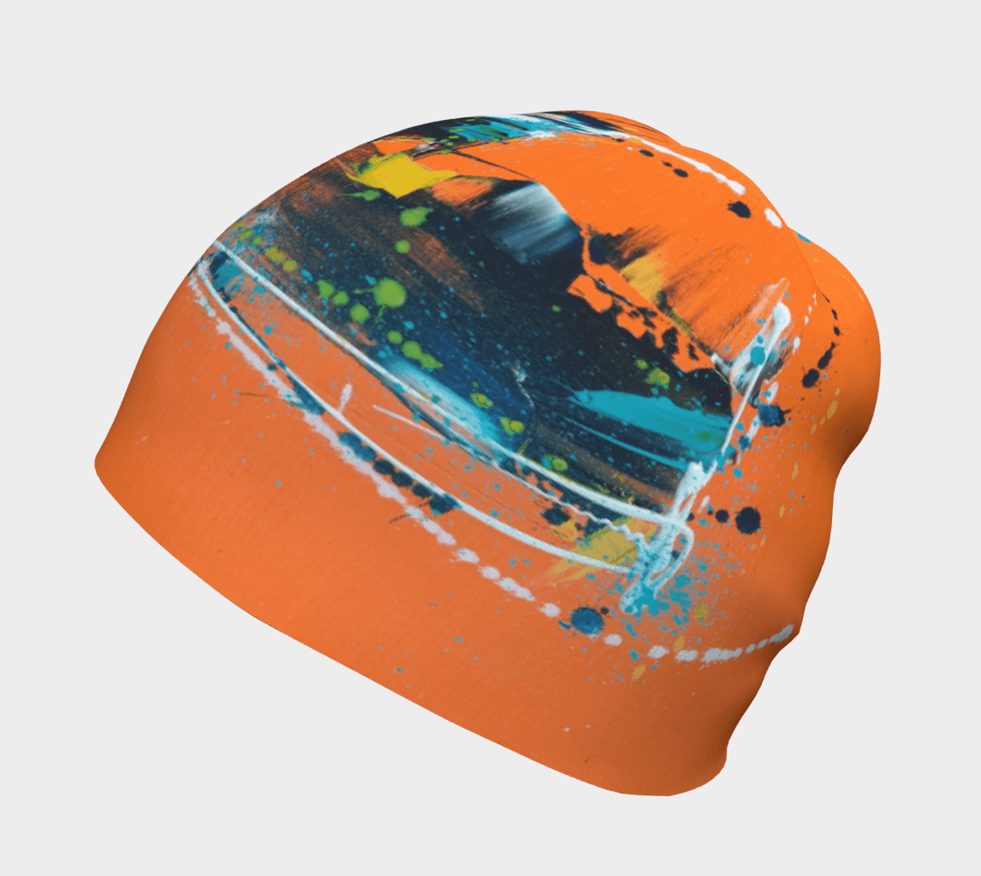 Gros plan de la tuque orange mettant en valeur son design d&
