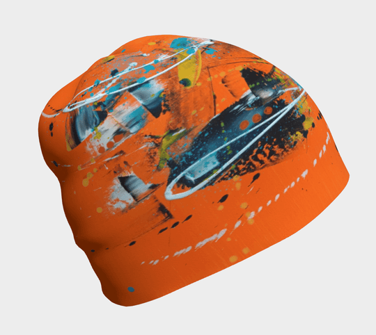 Tuque orange avec motif abstrait, à plat sur fond blanc.
