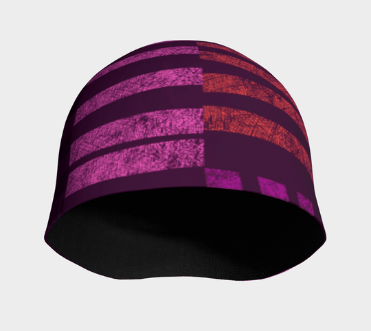 Vue de face rapprochée de la tuque Purple Waves, montrant la doublure intérieure foncée et le motif extérieur rayé.