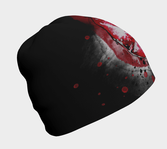 Vue de côté de la Tuque Rose Rouge, soulignant le graphique spectaculaire de rose rouge avec des accents noirs et gris.