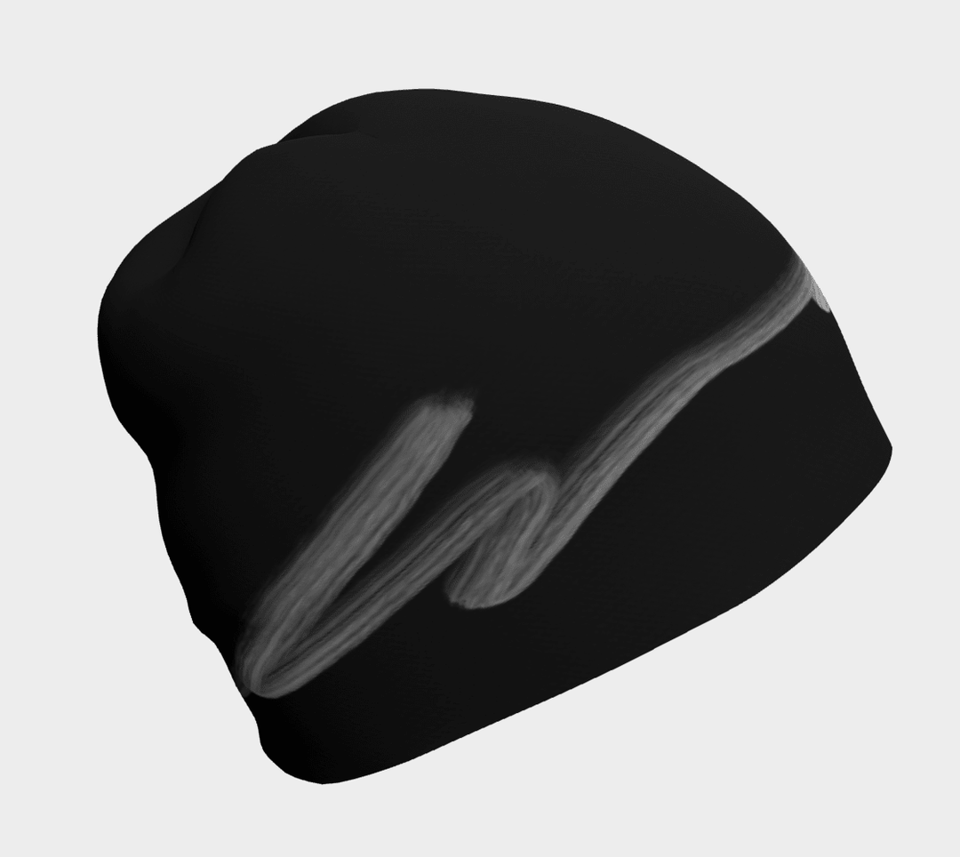 Gros plan d'une tuque noire avec un design abstrait de coup de pinceau gris.