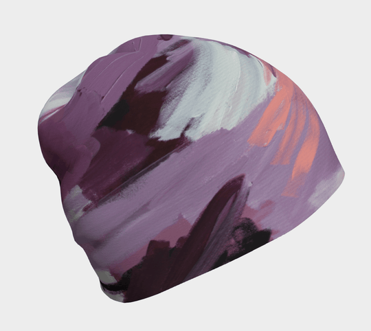 Un motif abstrait violet, rose et blanc recouvre cette tuque pour femme.