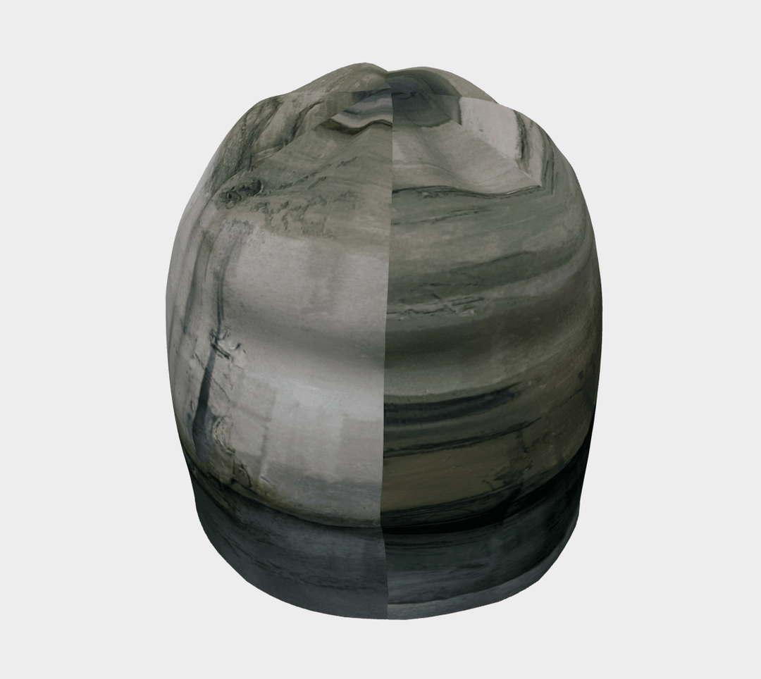 Vue divisée de la Tuque Murale montrant des motifs abstraits dans des tons gris et plus foncés.