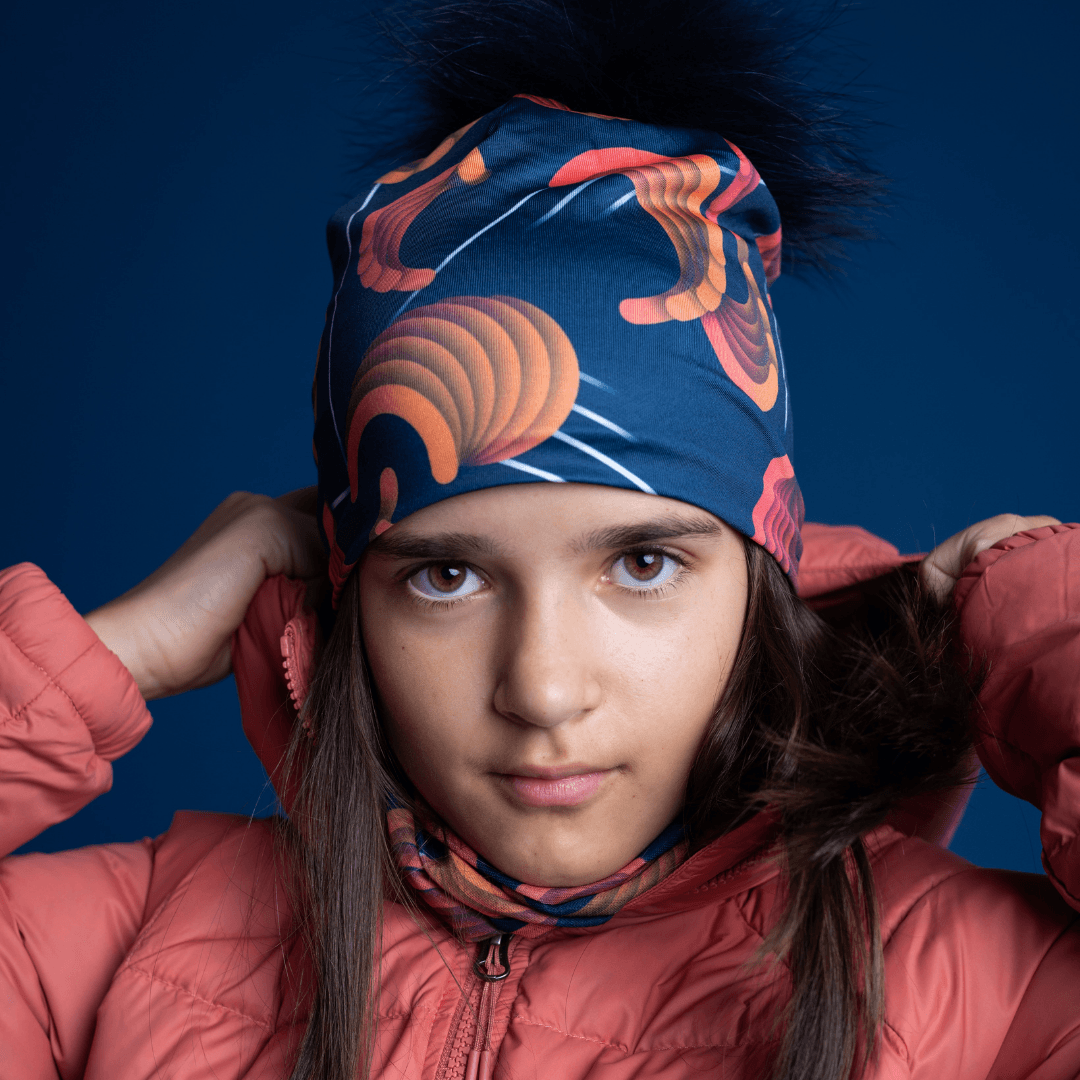 Jeune fille portant une veste d&
