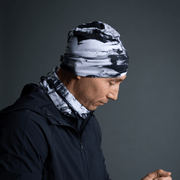 Profile of a sportman wearing POLAR B&W Multifunctional Tube WITH FLEECE illustrated by Catherine Parent. This beautiful bandana can be worn in more than 10 different ways! Unisex, this scarf is perfect to the whole family and can be worn in any season ! 