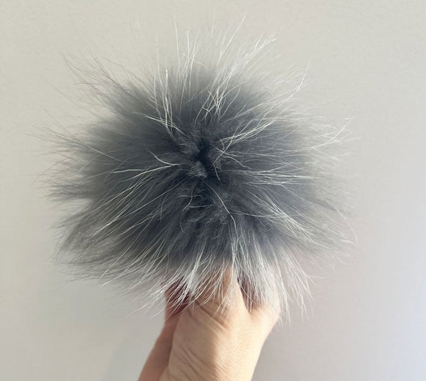 Fur Pompom with flat button